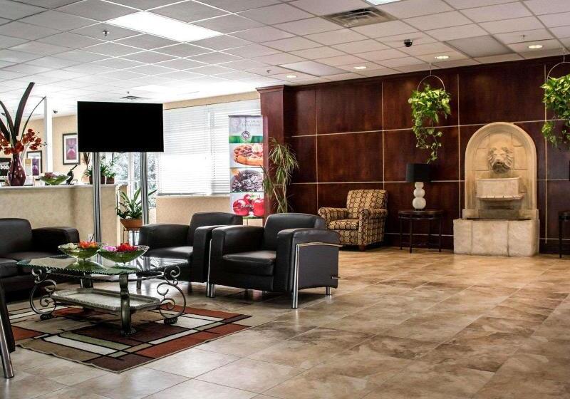 בית מלון כפרי Quality Inn & Suites Tampa Ybor City
