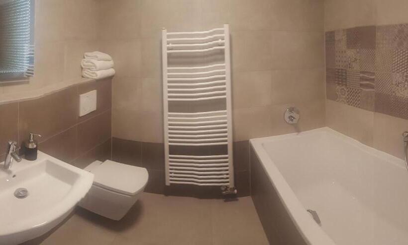 בית מלון כפרי Rakovec