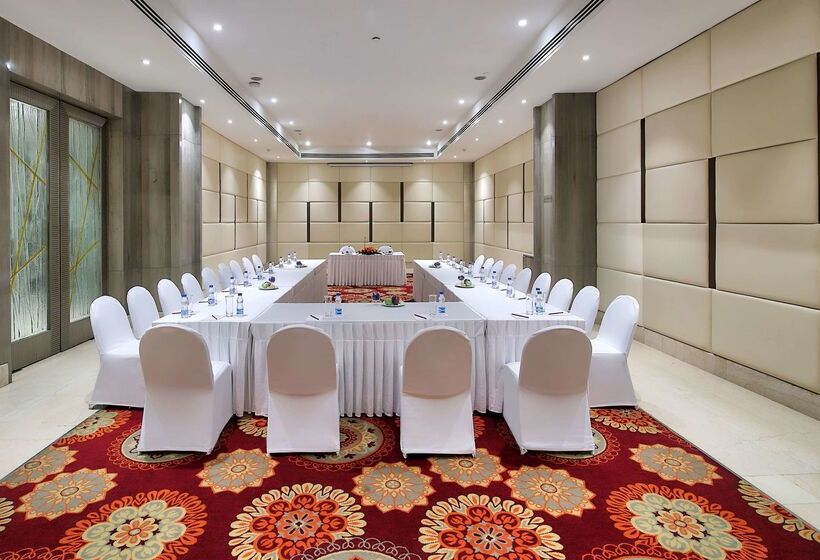 בית מלון כפרי Ramada Gurgaon Central