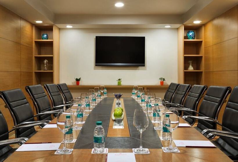 בית מלון כפרי Ramada Gurgaon Central