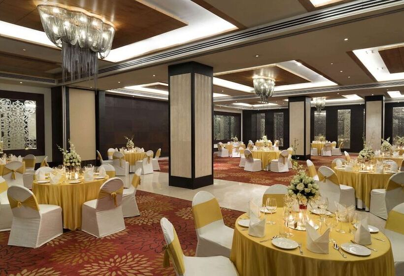 בית מלון כפרי Ramada Gurgaon Central