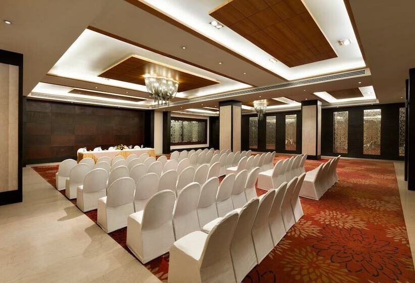 בית מלון כפרי Ramada Gurgaon Central