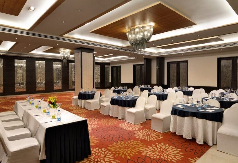 בית מלון כפרי Ramada Gurgaon Central