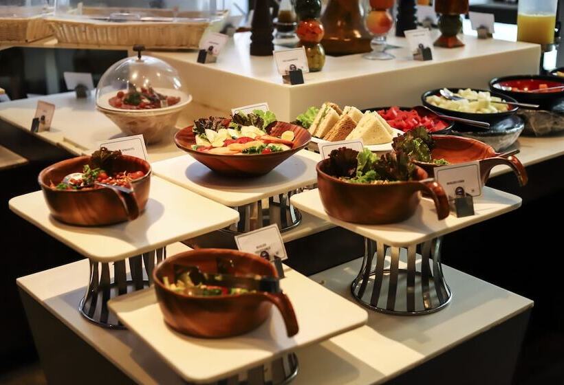 בית מלון כפרי Ramada Gurgaon Central