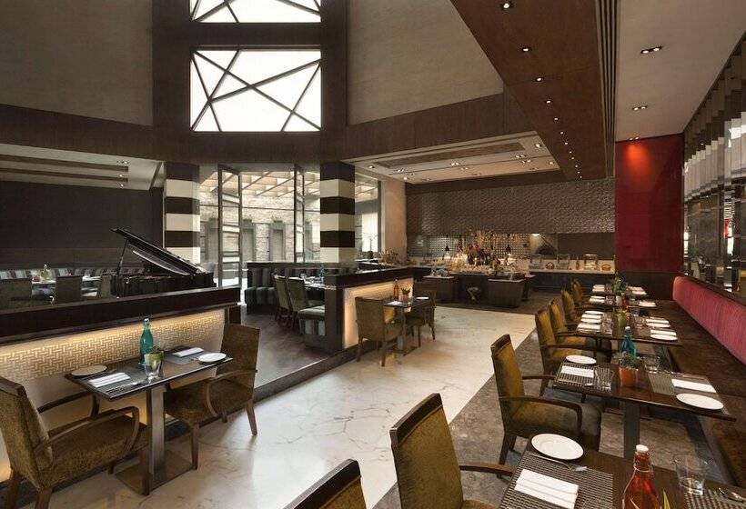 בית מלון כפרי Ramada Gurgaon Central