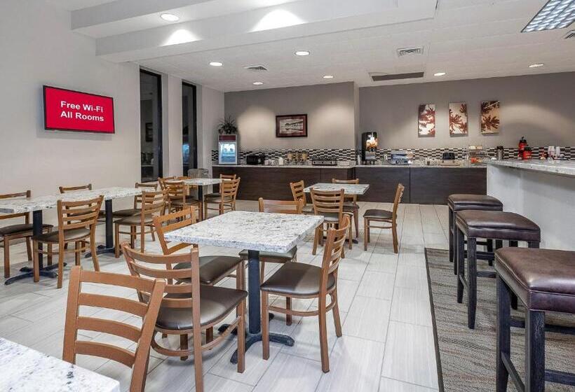 Отель Red Roof Inn Gulfport Biloxi Airport