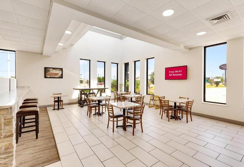Отель Red Roof Inn Gulfport Biloxi Airport