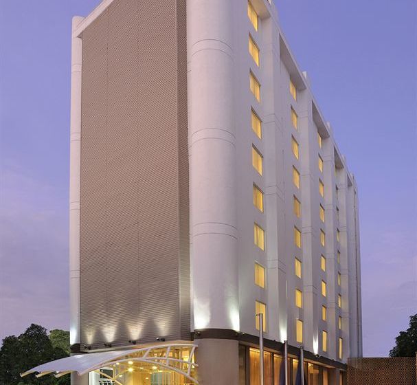 호텔 Royal Orchid Central Ahmedabad