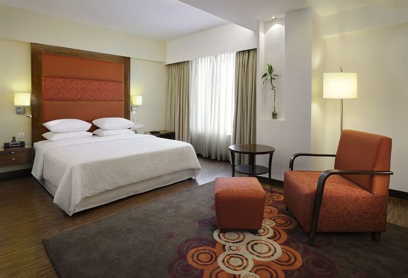 호텔 Royal Orchid Central Ahmedabad