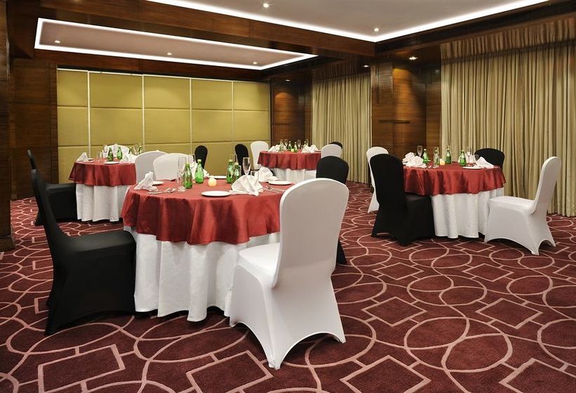 호텔 Royal Orchid Central Ahmedabad