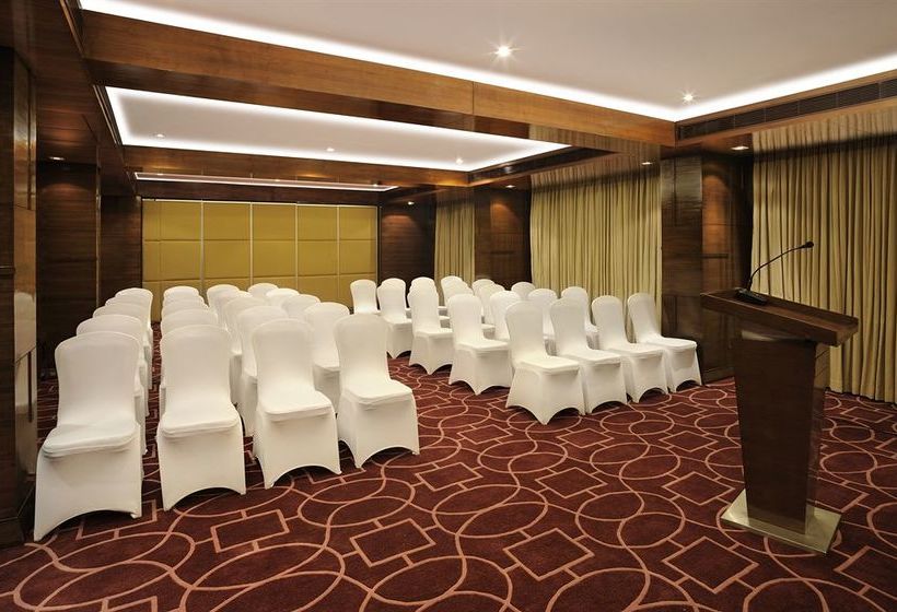 호텔 Royal Orchid Central Ahmedabad