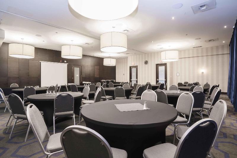 هتل Sandman Signature Prince George