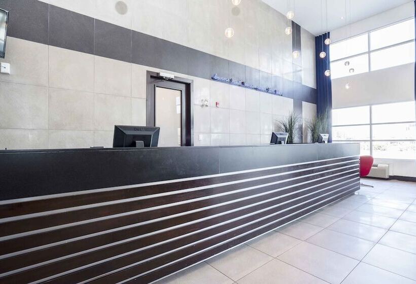 هتل Sandman Signature Prince George