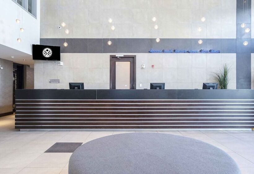 هتل Sandman Signature Prince George