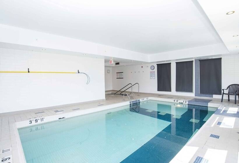 هتل Sandman Signature Prince George