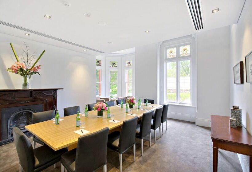 ホテル Seasons Heritage Melbourne