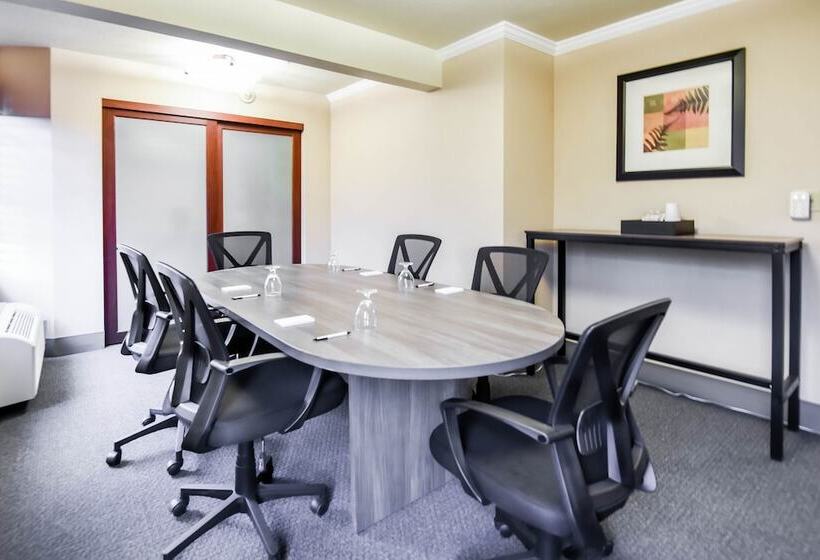 בית מלון כפרי Shutters