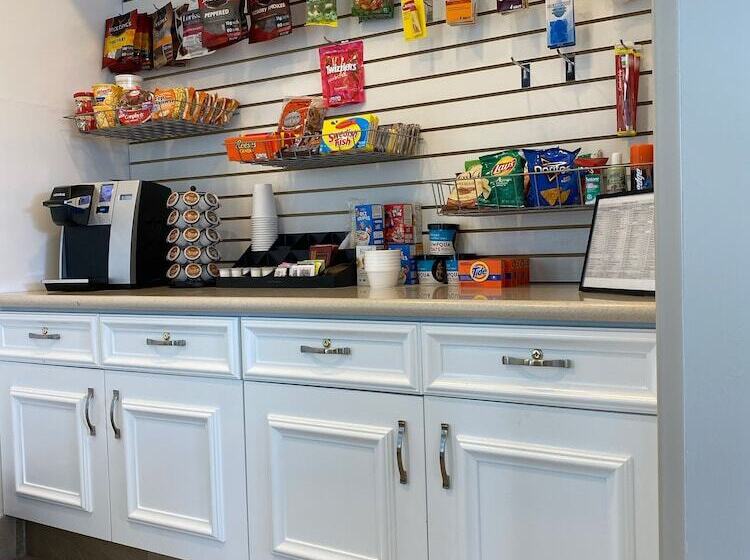 בית מלון כפרי Shutters