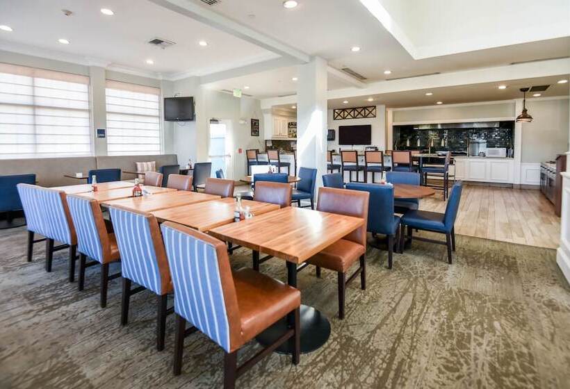 בית מלון כפרי Shutters