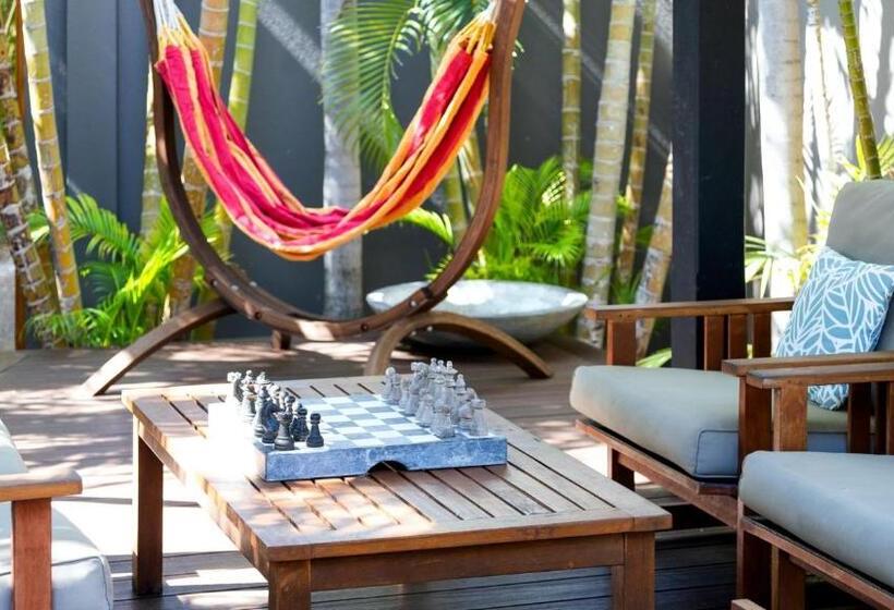 هتل The Pearle Of Cable Beach