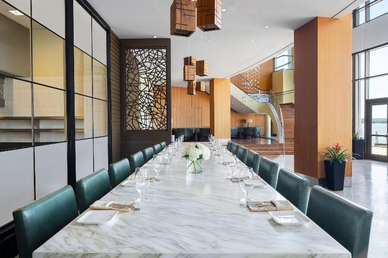 Отель The Westin Washington National Harbor