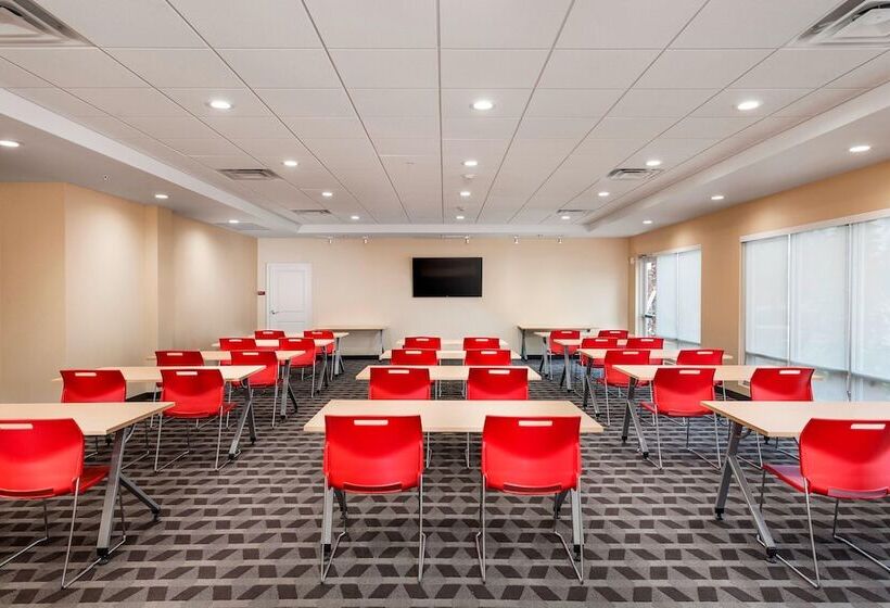 Отель Towneplace Suites By Marriott Orlando Altamonte Springs/maitland