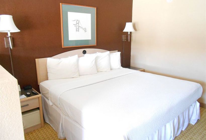 فندق Travelodge University West