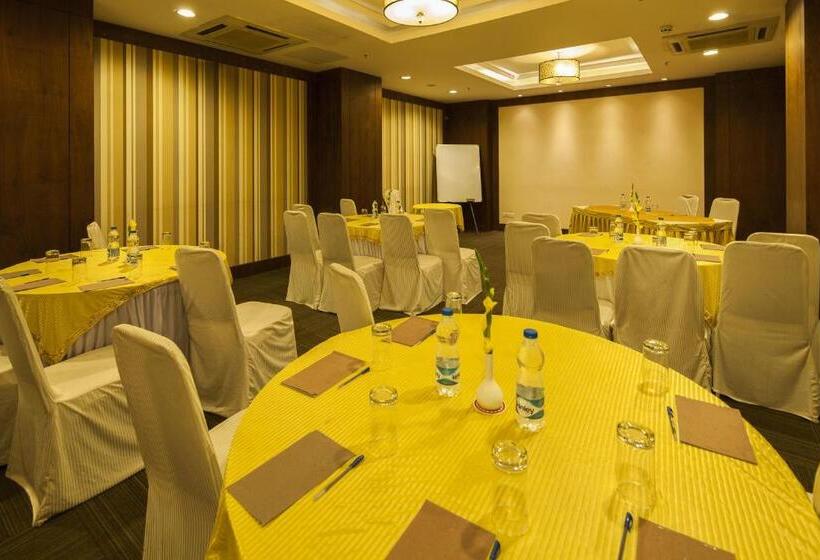 فندق Vesta International