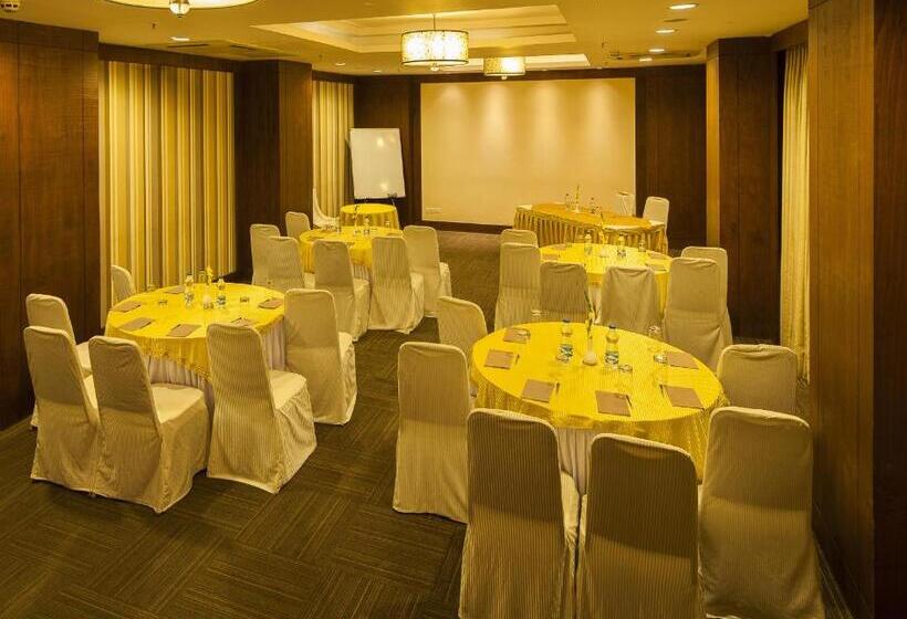 فندق Vesta International