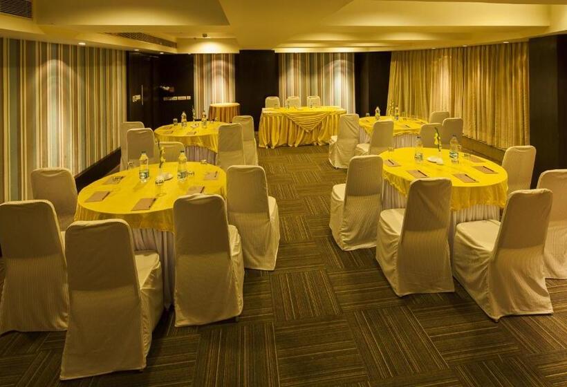 فندق Vesta International