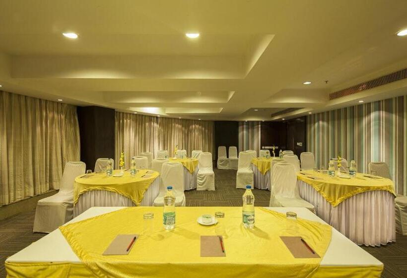 فندق Vesta International