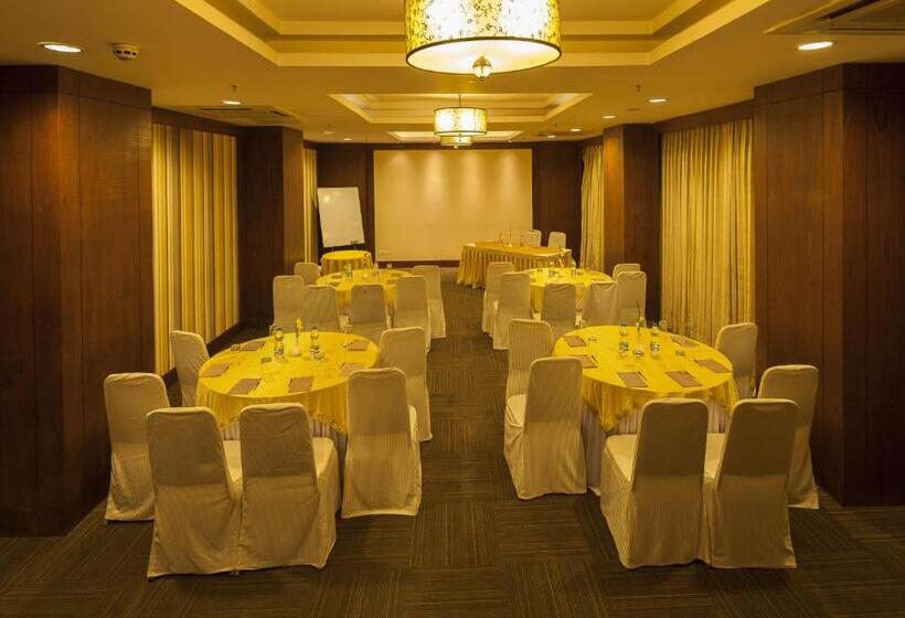 فندق Vesta International