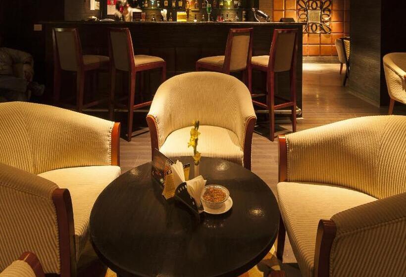 فندق Vesta International