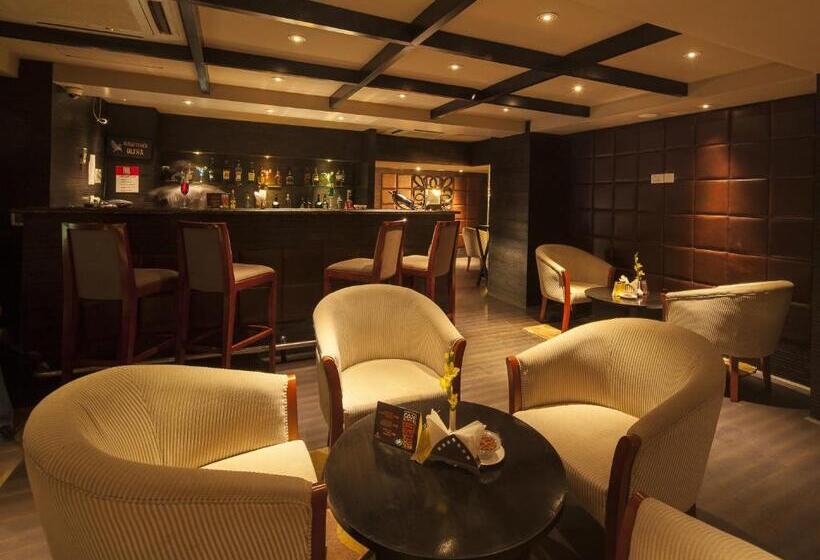 فندق Vesta International