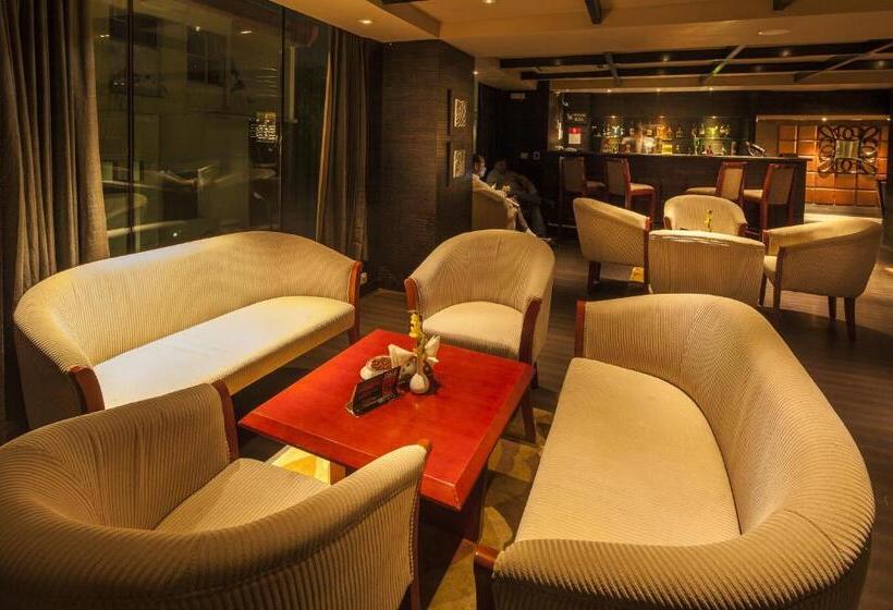 فندق Vesta International