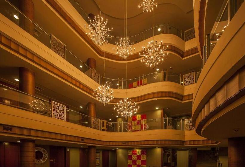 فندق Vesta International