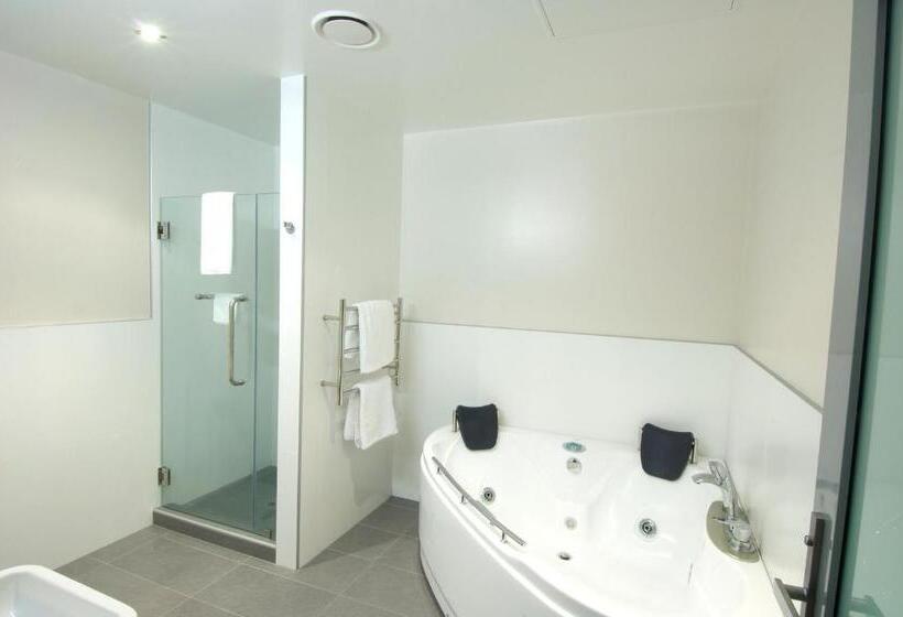 酒店 Wai Ora Lakeside Spa Resort