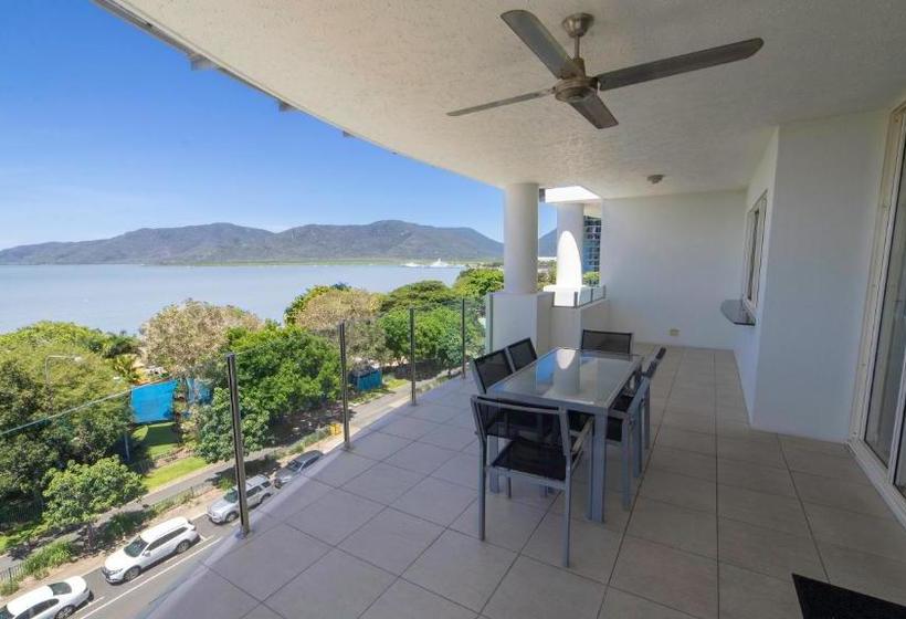 هتل Waters Edge Apartment Cairns