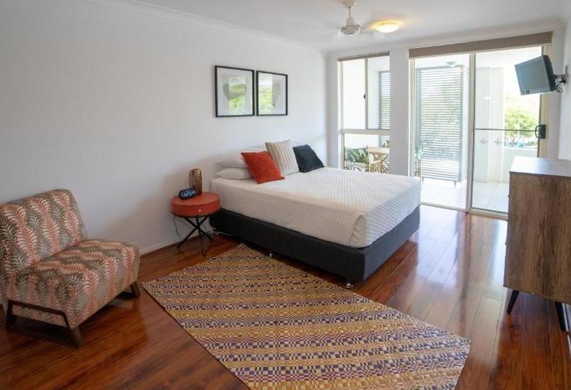 هتل Waters Edge Apartment Cairns