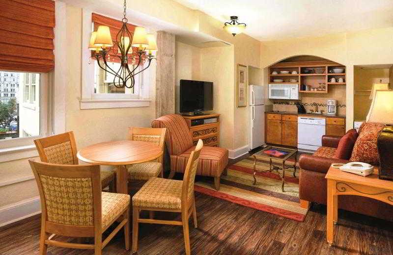 فندق Club Wyndham Riverside Suites