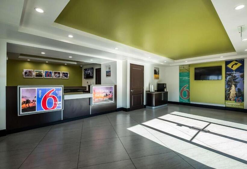 Motel 6 Canoga Park, Ca