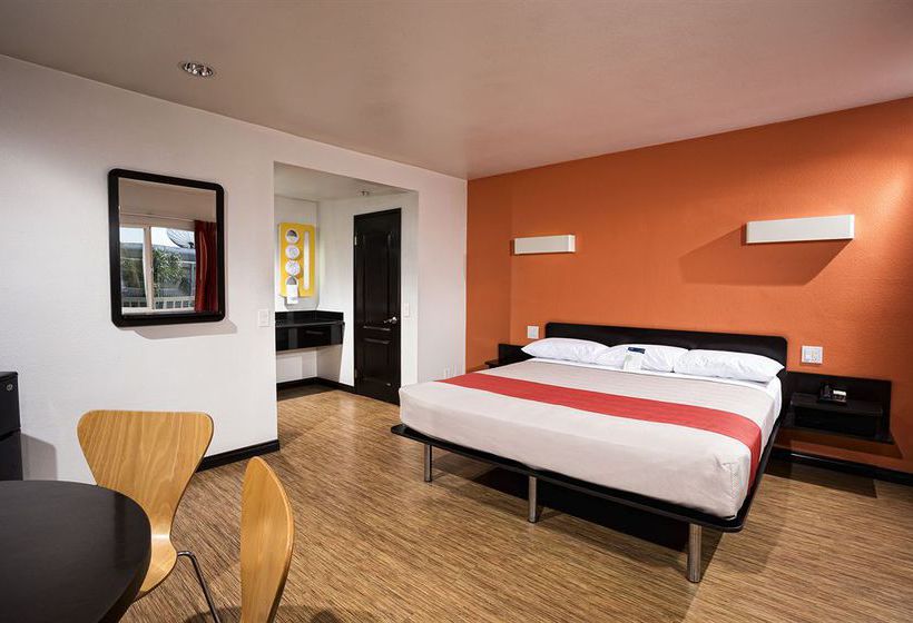 Motel 6 Newport Beach