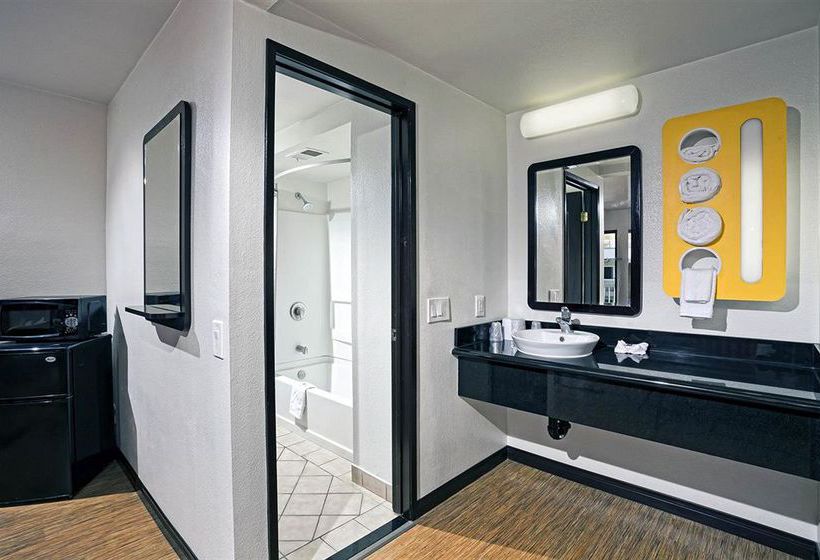 Motel 6 Newport Beach