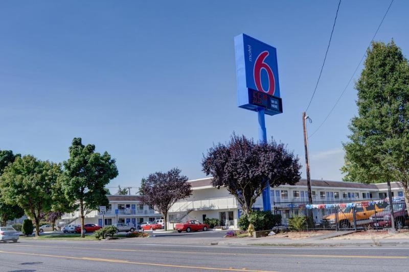 Motel 6 Salem, Or