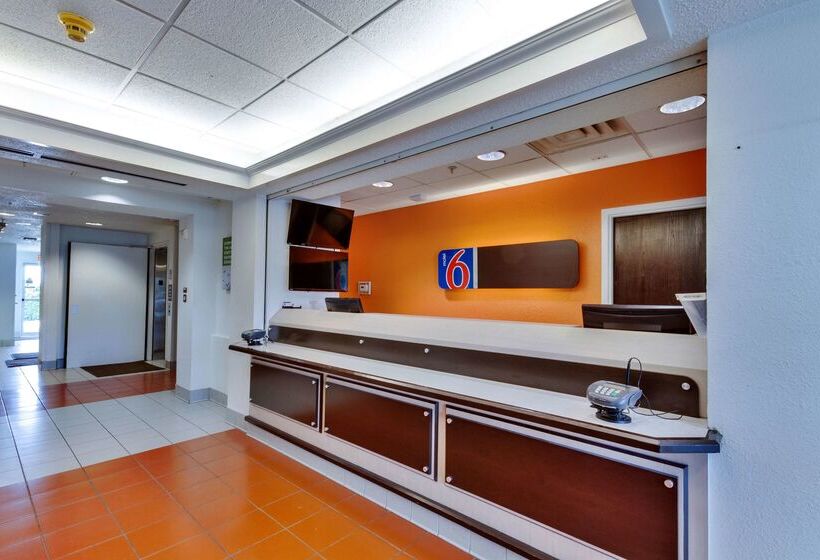 Motel 6lewisville, Tx  Dallas