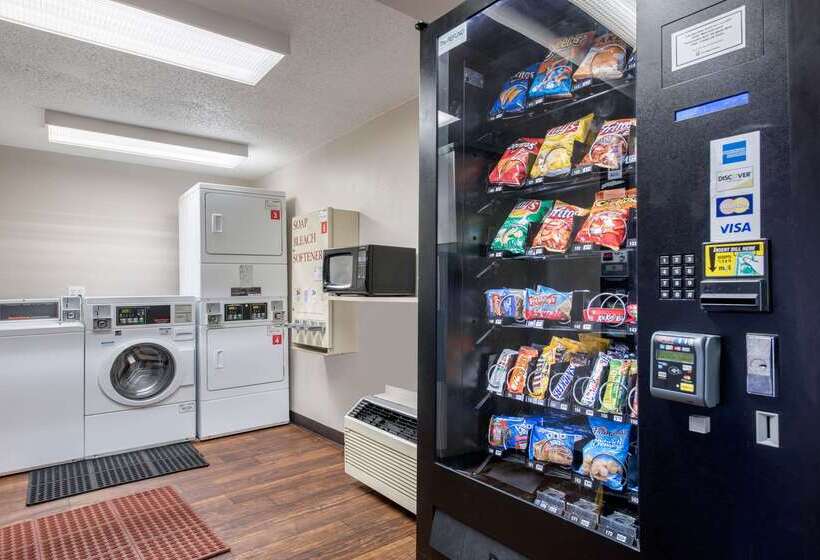 فندق على الطريق Rodeway Inn