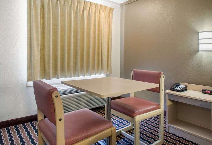 فندق على الطريق Rodeway Inn