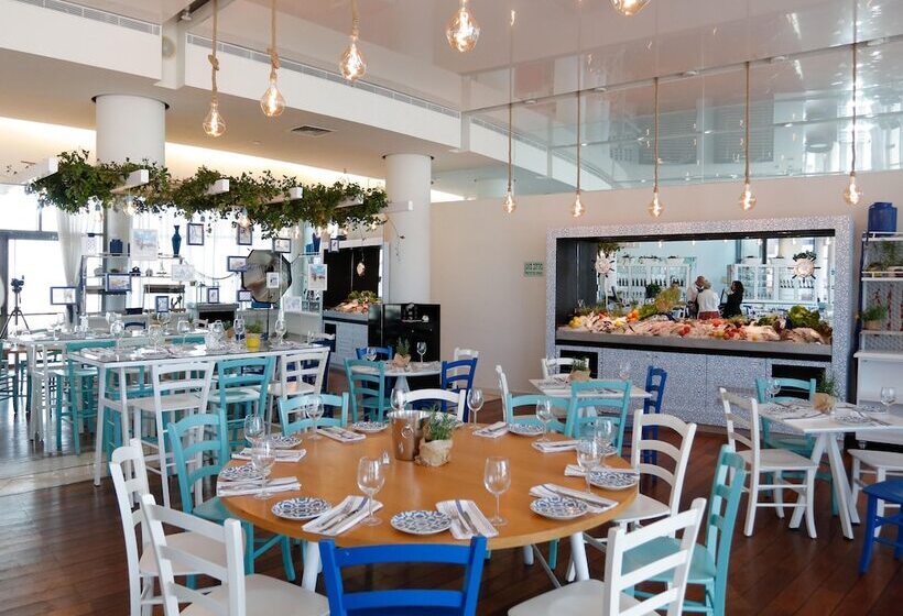 Lomakeskus West Tel Aviv  All Suites Hotel By The Sea