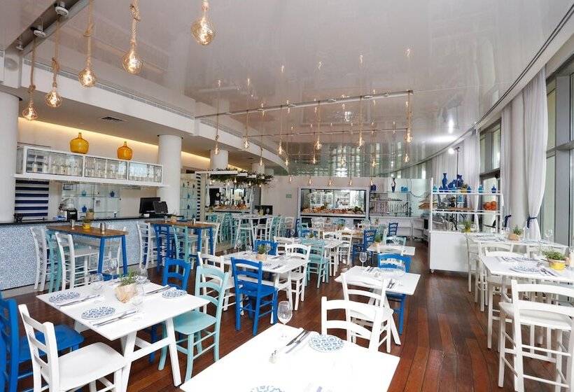 Lomakeskus West Tel Aviv  All Suites Hotel By The Sea