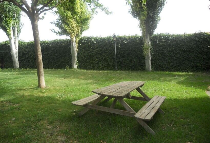 Camping Fuente De Piedra